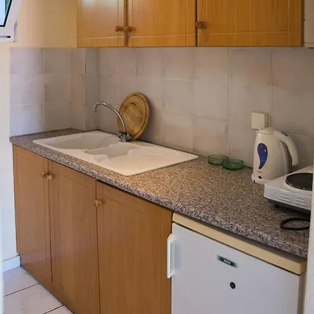 Avra Apartahotel