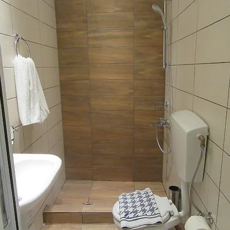 Ξενοδοχείο με διαμερίσματα Avra